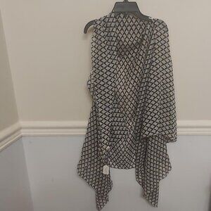 Accents by Lavello women's black & white topper nwt